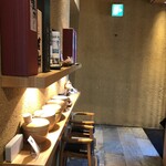 Sobato Nihonryouri Kyou - 間接照明の細く薄暗い廊下
