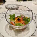 軽井沢ホテルブレストンコート - サーモンのタルタル 季節の野菜とキャビアを添えて