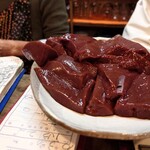 もつ焼 まるい - レバ　調理前