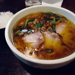 日本橋焼餃子 - 「台湾ラーメン」とおまけのご飯が先発で出て来た。