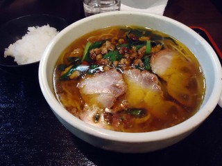 Nihombashiyakigyouza - 「台湾ラーメン」とおまけのご飯が先発で出て来た。