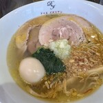 黄金の塩らぁ麺 ドゥエイタリアン - 