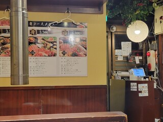 h shimbashisumibiyakikurogewagyuusaidaihyakunijuukyuushutabehoudaiyakinikutenryuu - 店内