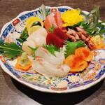 Assortment of 6 pieces of sashimi for one person
