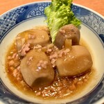 庭 - 「里芋の肉あんかけ」308円也。