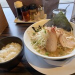 しょうじ - こってりラーメン850円　半ライス100円