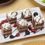 Petit cake (strawberry, chocolate, lemon)/Today's ice cream