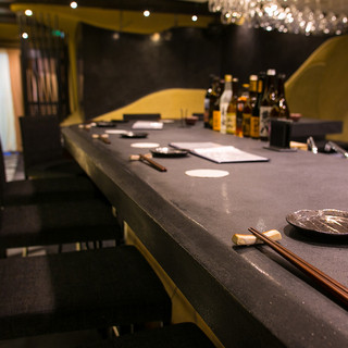 8 counter seats and 8 table seats can be reserved for up to 20 people! !