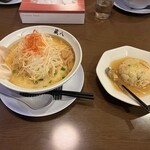 蔵八ラーメン亭 - 白みそネギラーメン¥920  フカヒレあんかけ半チャーハン¥440