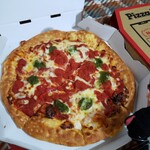 ピザハット - 今日のピザハットマルゲリータはクラッシュトマトの酸味が良かった(^-^)