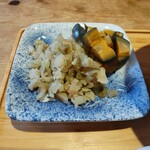岩茶房 - ザーサイ、ピータン(中華粥の付け合わせ)