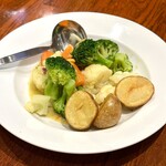 カプリチョーザ - 温野菜のバター風味 揚げポテト添え
            ¥1,100