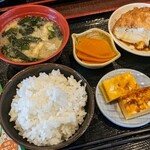 農村レストラン 筑膳 - 選べる小鉢から卵焼きと揚げとうふをチョイス。