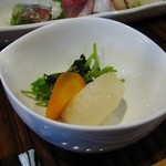 Rave - 胡麻和えの水菜と　人参、大根の炊き合わせは極薄味　