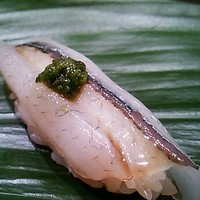 鮨 いし黒 - ランチ2100円の1品・サヨリ