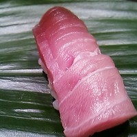 鮨 いし黒 - ランチ2100円の1品・中トロ