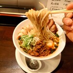 麺や風虎 - 麺は腰とモッチリ感を感じて美味しい