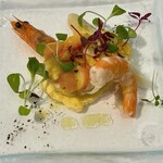 SABATINI di Firenze - 前菜
                      <海老とマンゴーのサラダとホワイトアスパラガス乗りミモザ風>