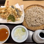 ソバキチ - 桜えびのかき揚げと季節野菜の天もり蕎麦