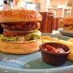 Louis Hamburger Restaurant - ｸﾗｼｯｸﾁｰｽﾞﾊﾞｰｶﾞｰ