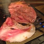 うしごろバンビーナ 五反田店 - 特上サーロインすき焼き (炙り中)