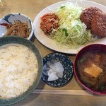 よしの屋 - 日替わり定食（牛肉・カニクリームコロッケ）
