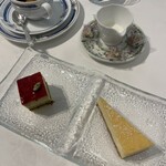 SABATINI di Firenze - ドルチェ
                      <チーズケーキ、ピスタチオ>
                      ドリンク
                      ＜エスプレッソダブル＞