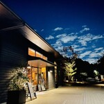 ダブルフォーアパートメント - 【東京町田市、薬師池公園内にある】良さげアメリカン料理屋さん