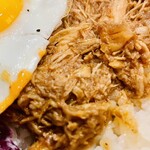 ダブルフォーアパートメント 薬師池店 - 【プルドチキン•オーバーライス•プレート】1,280円。◼️デリ2種、◼️サラダ、◼️スープ