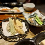 まるなが食堂 - 鰆（さわら）・熊本産新ごぼう肥後美人甘酢醤油煮
            海老と野菜の天ぷら