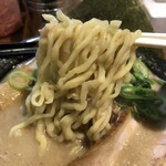 博多とんこつ 天神旗 - 麺リフトアップ