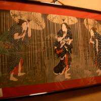 うなぎ割烹 大江戸 - 席に飾られている浮世絵