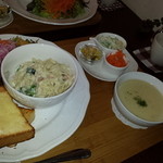 メルシーカフェ - プレート、サラダ三種、じゃが芋のポタージュ♪