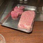 ステーキしま - 左からヒレ肉のシャトーブリアン、霜降りサーロイン