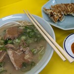 味心 - 角煮ラーメン＆ぎょうざ