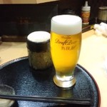 Kaitenzushi Honjin - お約束の生ビール