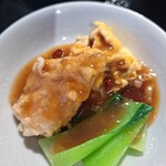 中国料理 桃花苑 - 真鯛を使ったあんかけソースの料理は、見た目から温かい料理かと思ったら冷製の料理だった。