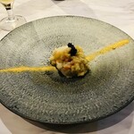 トゥット グスト オオサワ - 海老、茄子、キャビア、ディル、自家製オレンジパウダーです。