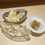 鮨 華 - 前菜
                                ・仙台せりと庄内あさつきとうるいの白和え
                                ・子持ち昆布の松前漬け
                                ・ガリ・ベッタラ・奈良漬け・ザーサイ