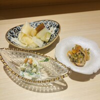 鮨 華 - 前菜
                    ・仙台せりと庄内あさつきとうるいの白和え
                    ・子持ち昆布の松前漬け
                    ・ガリ・ベッタラ・奈良漬け・ザーサイ