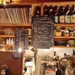 スパイスとお酒 食楽たべ - 内観。カウンター内。