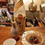 スパイスとお酒 食楽たべ - 舞美人sanQにごり。春菊と金柑と蛍烏賊のマリネ。