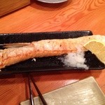 海鮮屋台おくまん 神戸駅前店 - サーモンハラス  左っ側ちょっと食べちゃった後で撮影