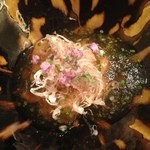 虎白 - 2013年12月訪問時：カワハギの胆和え、周りのジュレ状になったポン酢っぽいものも美味しいです