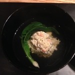 虎白 - 2013年12月訪問時：松葉ガニの真丈とメカブの入ったお椀…つなぎを使っていないという真丈が激ウマ！！