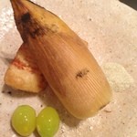 虎白 - 2013年12月訪問時：筍とぎんなんの天ぷら、昆布塩が添えられています