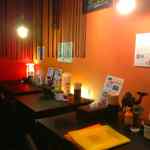 スパイス&ラーメン橙 - カウンターテーブル。女性一人でもリラックス