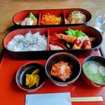 れすとらんゆうき - 料理写真:よくばり膳\1780　左上からチキン南蛮、ハンバーグとスパ、ポーク生姜焼き2枚、御飯、エビフライとしそロールカツ、お新香、酢の物、みそ汁　2人共に肉体労働後だったがボリュームに満足。