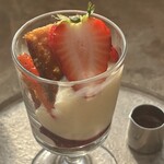 南町テラス - 苺のグラスミルフィーユ