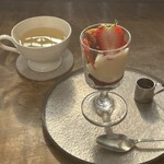 南町テラス - 畑の摘みたてハーブティーと苺のグラスミルフィーユ